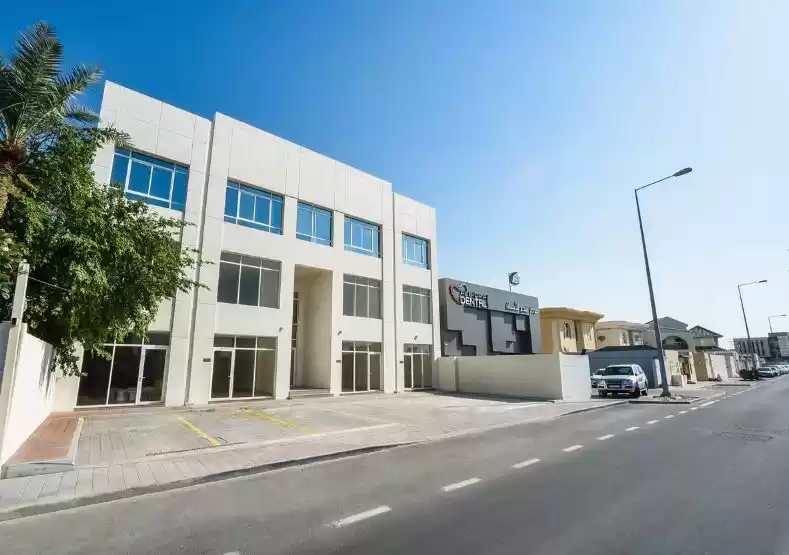 Коммерческий Готовая недвижимость Н/Ф Магазин  в аренду в Аль-Садд , Доха #9121 - 1  image 